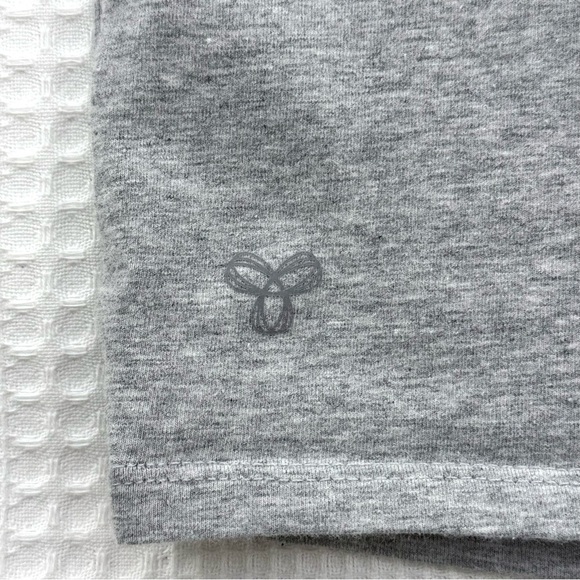 TNA Crop Muscle Tank Top in Heather Gray - Size M - Picture 4 of 4